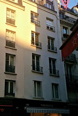 A Dte, n°138 2 croisées dont une dans l'ombre.